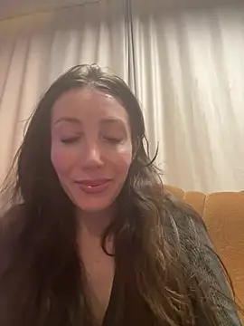 Snapshot of HellaryTourent chatting on February 22, 2026, 2:26 pm HellaryTourent online show from February 22, 2026, 2:26 pm