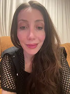 Snapshot of HellaryTourent chatting on March 4, 2026, 5:08 pm HellaryTourent online show from March 4, 2026, 5:08 pm