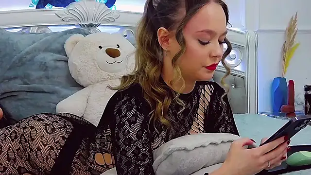 EvaMenders online show from November 29, 2025, 5:27 pm