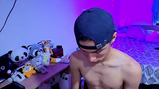 LuClawthorne  online show from September 25, 2025, 10:35 pm