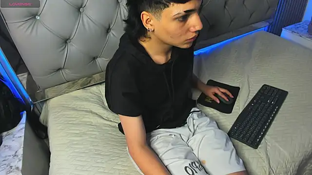 SamBlack  online show from September 21, 2025, 1:40 am