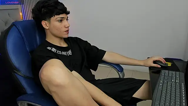 SamBlack  online show from May 14, 2026, 12:23 pm