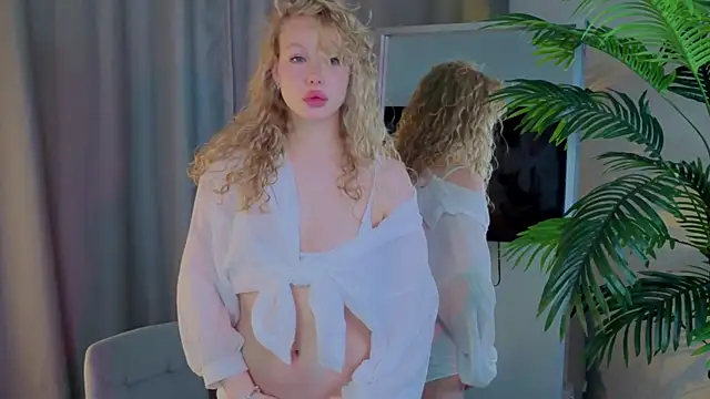 emilyshepar d online show from October 31, 2025, 2:23 am