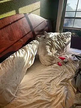 Snapshot of caramel__cremes chatting on November 10, 2025, 2:16 pm caramel cremes online show from November 10, 2025, 2:16 pm