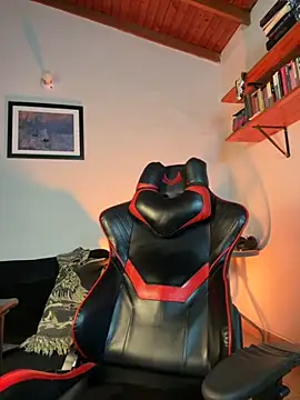 Snapshot of AlekBlake_ chatting on September 23, 2025, 1:52 am AlekBlake online show from September 23, 2025, 1:52 am