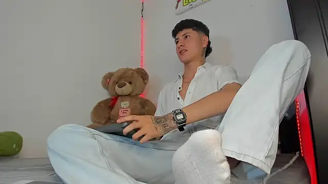 Snapshot of Mateo_Escobar chatting on November 13, 2025, 10:30 pm Mateo Escobar online show from November 13, 2025, 10:30 pm