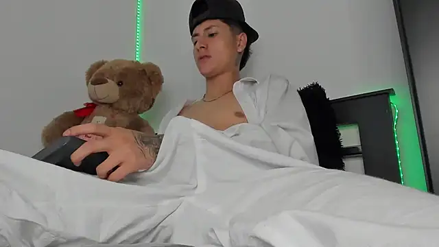 Snapshot of Mateo_Escobar chatting on November 19, 2025, 7:52 am Mateo Escobar online show from November 19, 2025, 7:52 am