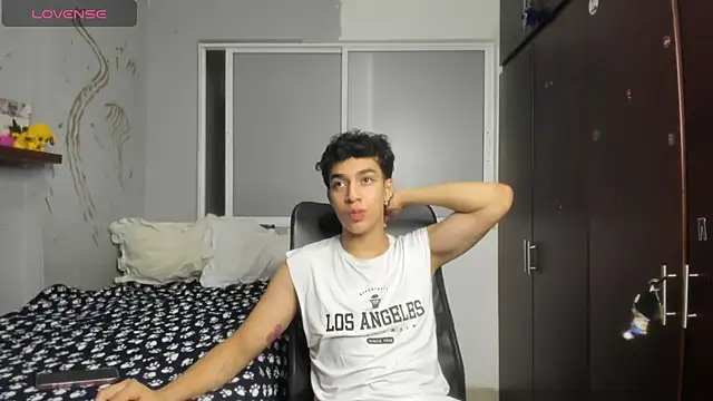 Snapshot of Noxx_starkK chatting on September 30, 2025, 4:17 am Noxx starkK online show from September 30, 2025, 4:17 am