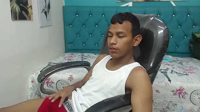 Snapshot of Rory_castro chatting on September 28, 2025, 10:59 pm Rory castro online show from September 28, 2025, 10:59 pm