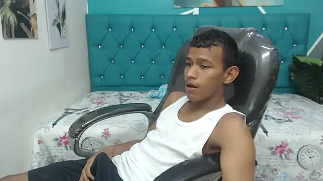 Snapshot of Rory_castro chatting on September 29, 2025, 10:47 pm Rory castro online show from September 29, 2025, 10:47 pm