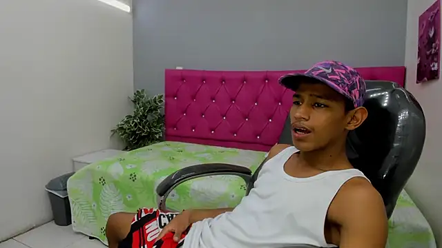 Snapshot of Rory_castro chatting on October 4, 2025, 7:23 pm Rory castro online show from October 4, 2025, 7:23 pm