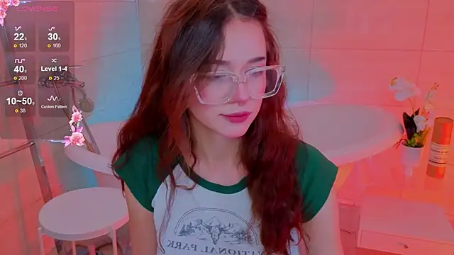 Snapshot of Adetta chatting on November 11, 2025, 11:21 am Adetta online show from November 11, 2025, 11:21 am