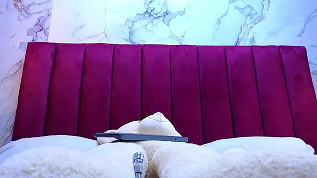 PrincePoppy online show from December 21, 2025, 4:25 pm