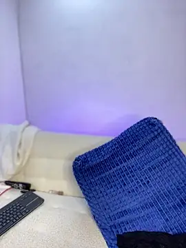 snow doll online show from February 7, 2026, 8:01 pm