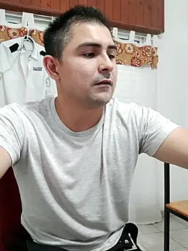 Bradd 32 online show from April 14, 2026, 11:27 am