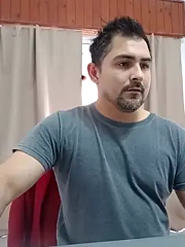 Snapshot of Bradd_32 chatting on July 10, 2026, 5:15 pm Bradd 32 online show from July 10, 2026, 5:15 pm