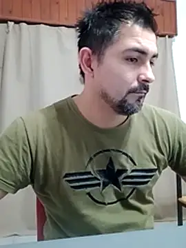Snapshot of Bradd_32 chatting on July 15, 2026, 11:37 am Bradd 32 online show from July 15, 2026, 11:37 am