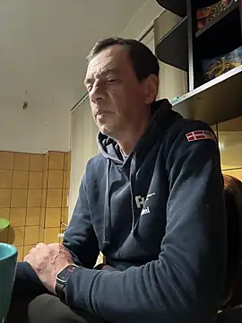 adiluci1 online show from April 11, 2026, 2:49 am