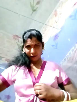 Snapshot of Savita992 chatting on February 16, 2026, 6:15 pm Savita992 online show from February 16, 2026, 6:15 pm