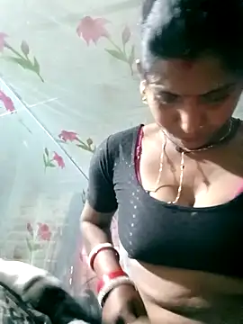 Snapshot of Savita992 chatting on February 21, 2026, 12:44 am Savita992 online show from February 21, 2026, 12:44 am