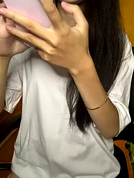 Nhinhi18 online show from October 3, 2025, 2:58 pm