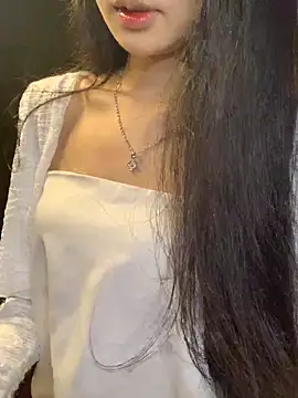 Nhinhi18 online show from April 22, 2026, 3:24 pm