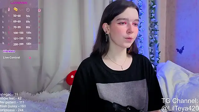 Snapshot of little_Teya chatting on October 24, 2025, 7:21 pm little Teya online show from October 24, 2025, 7:21 pm