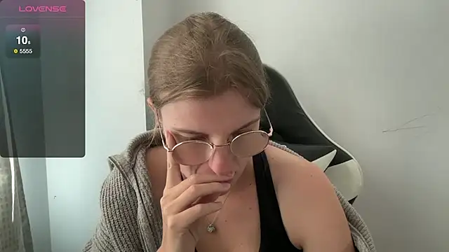 Snapshot of BustyKellyXXX chatting on October 6, 2025, 8:56 am BustyKellyXXX online show from October 6, 2025, 8:56 am