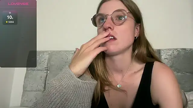 Snapshot of BustyKellyXXX chatting on October 25, 2025, 6:35 pm BustyKellyXXX online show from October 25, 2025, 6:35 pm