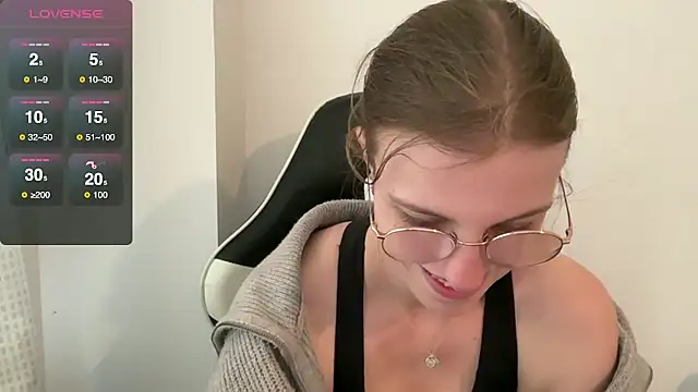 Snapshot of BustyKellyXXX chatting on November 6, 2025, 11:00 am BustyKellyXXX online show from November 6, 2025, 11:00 am