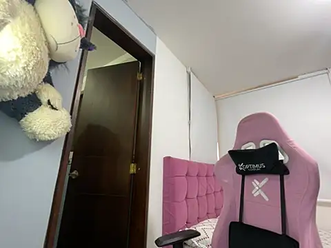 lucy grey25 online show from September 10, 2025, 2:17 pm