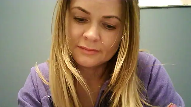 Snapshot of Ginger-bb chatting on December 5, 2025, 8:12 am Ginger-bb online show from December 5, 2025, 8:12 am