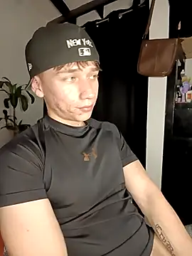 Logan sixxer online show from September 16, 2025, 3:51 am