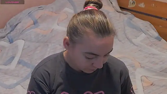 KatyNolann online show from November 11, 2025, 10:37 am