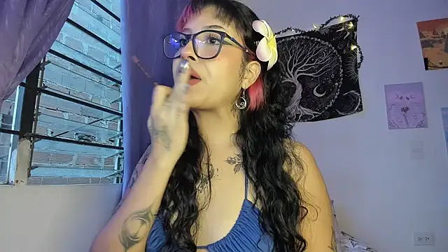 Sweet mim  online show from December 18, 2025, 10:49 pm