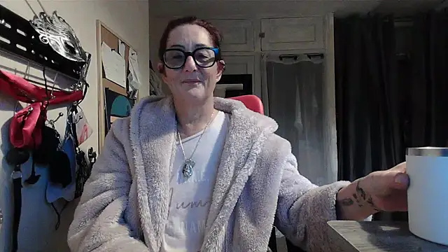 Mistress-Ivy51 online show from November 6, 2025, 6:58 am