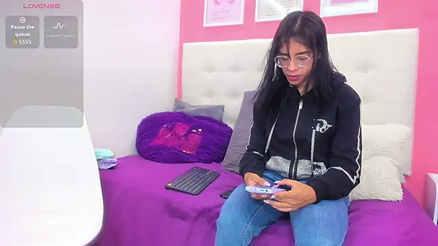 Rachel Donnelly online show from September 19, 2025, 4:25 am