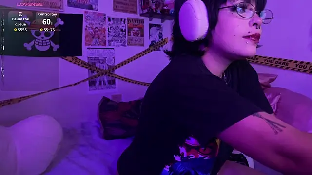 Snapshot of PixelKitty_ chatting on May 15, 2026, 1:45 am PixelKitty online show from May 15, 2026, 1:45 am