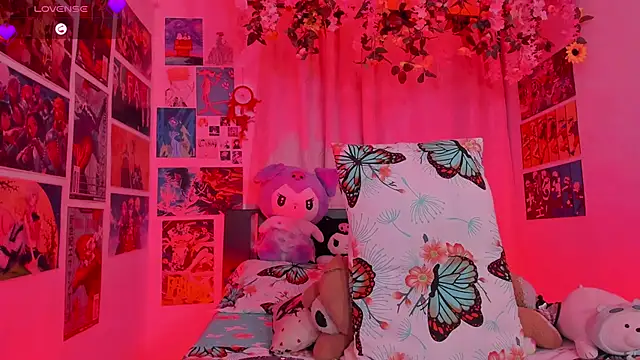 Snapshot of FluffyMelons chatting on November 2, 2025, 11:18 pm FluffyMelons online show from November 2, 2025, 11:18 pm