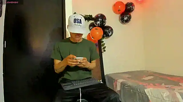 Snapshot of kenan_2601 chatting on October 4, 2025, 11:36 pm kenan 2601 online show from October 4, 2025, 11:36 pm