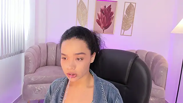 Snapshot of Ayshel_cooperr chatting on October 12, 2025, 4:17 pm Ayshel cooperr online show from October 12, 2025, 4:17 pm