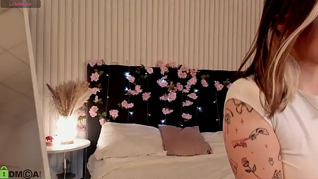 Kati Li online show from October 7, 2025, 10:56 am