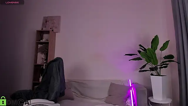 Kati Li online show from February 13, 2026, 11:28 am