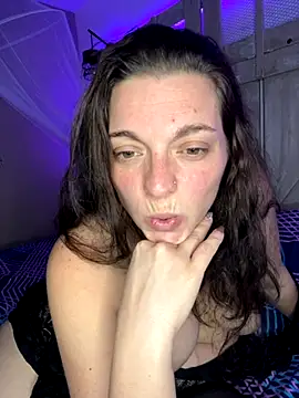 Snapshot of coquineronde chatting on November 2, 2025, 8:44 pm coquineronde online show from November 2, 2025, 8:44 pm