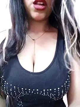 Snapshot of Princessa05 chatting on May 2, 2026, 12:32 pm Princessa05 online show from May 2, 2026, 12:32 pm