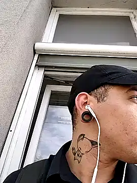 Snapshot of JuicyBigcock@xh chatting on October 8, 2025, 1:31 pm JuicyBigcockxh online show from October 8, 2025, 1:31 pm