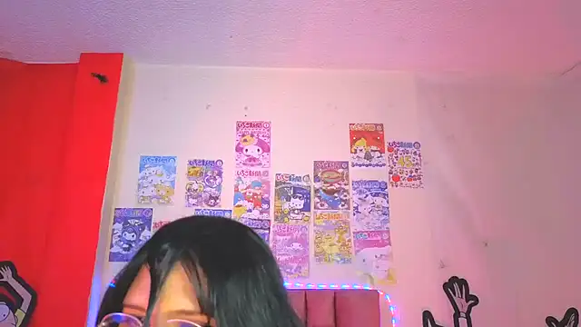 saragon1 online show from April 15, 2026, 7:58 pm