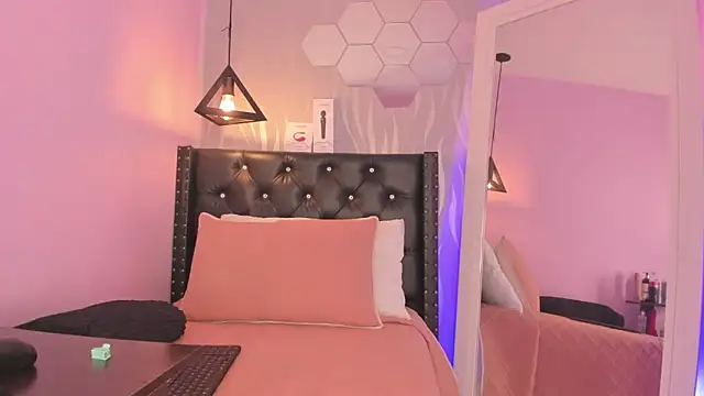 lucia-cute online show from March 14, 2026, 7:08 pm