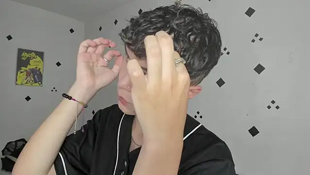 crushnier1 online show from September 25, 2025, 5:49 pm