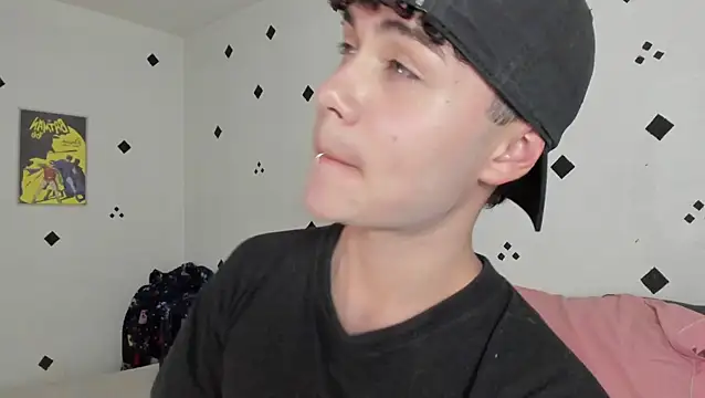 crushnier1 online show from October 7, 2025, 6:16 pm